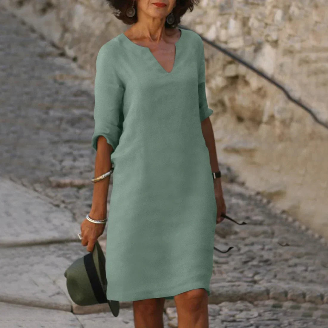 Nina – Geradliniges Midikleid mit V-Ausschnitt