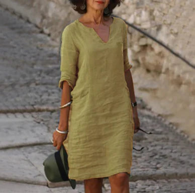 Nina – Geradliniges Midikleid mit V-Ausschnitt